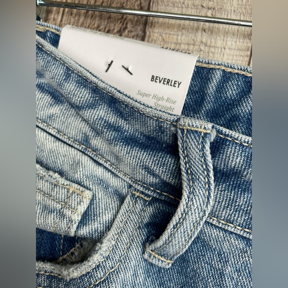 NWT Vervet Beverly Super High Rise Straight Distressed Jeans Light Wash Sz 28 - Picture 3 of 7
